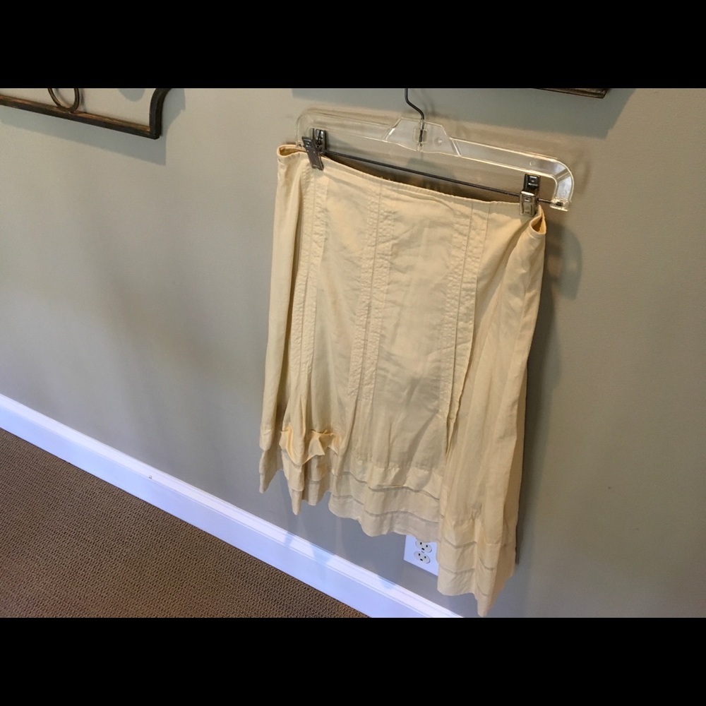 EUC CAbi Yellow Full Pleated Skirt Size 6